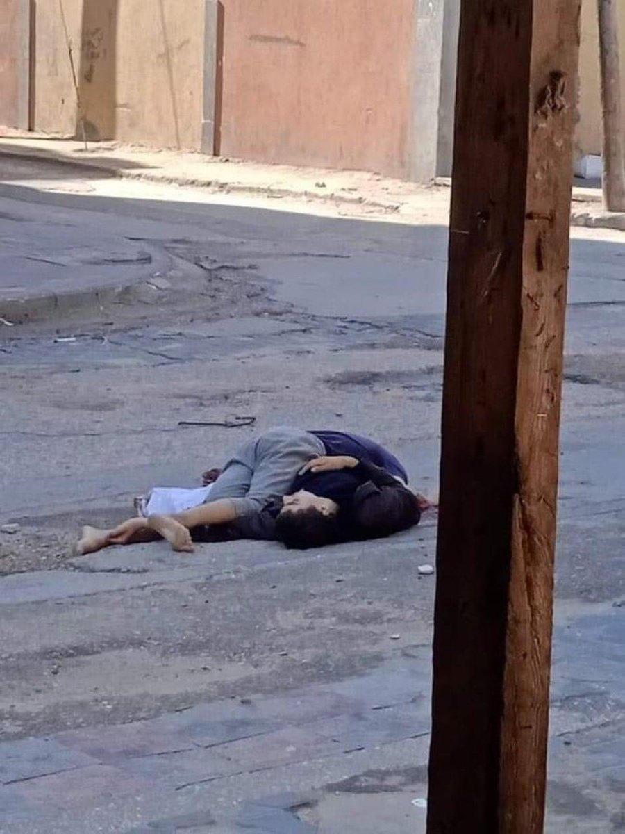 İsrail keskin nişancılarından kan donduran katliam! 2 kardeş sokak ortasında öldürüldü