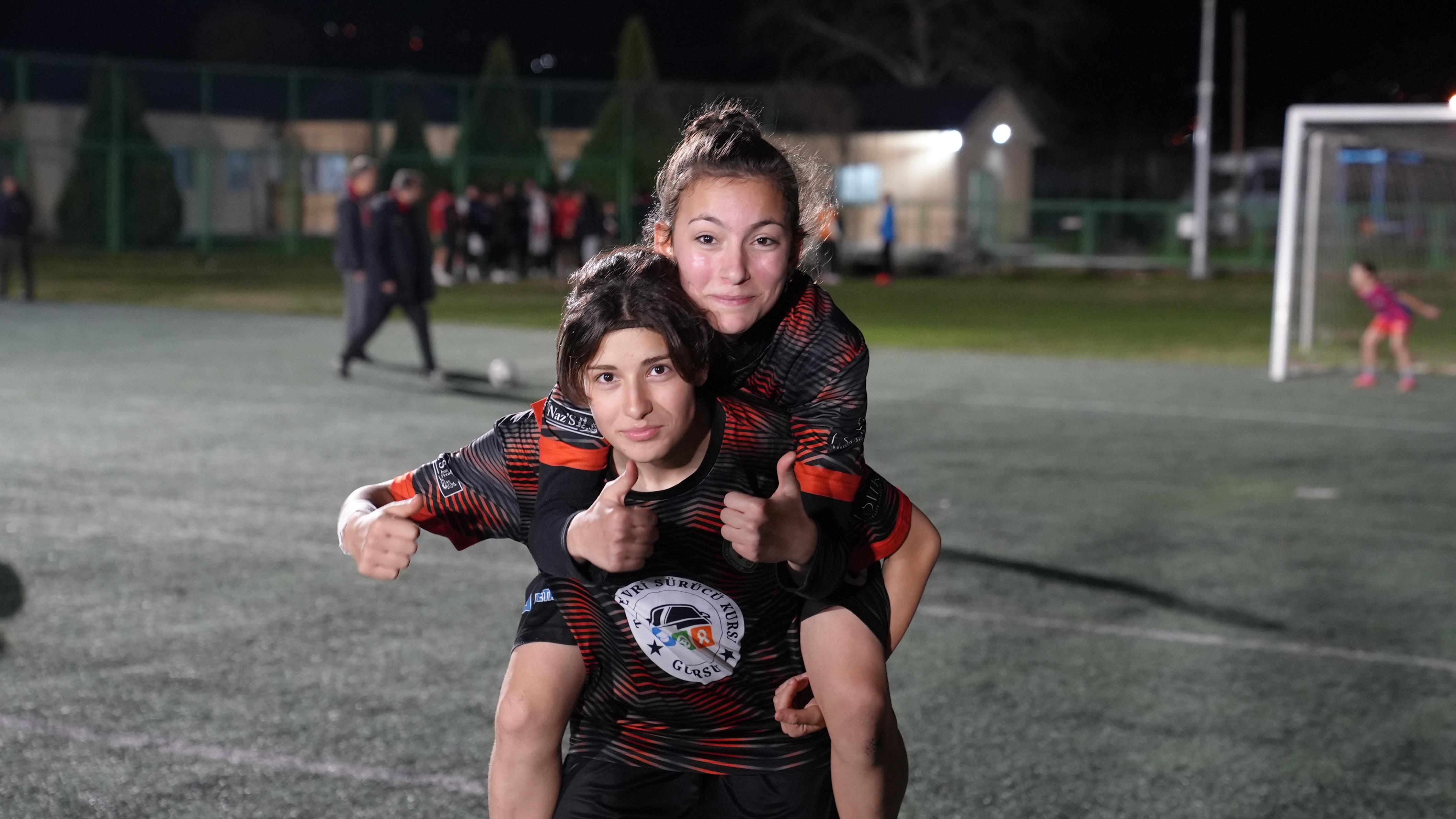 Başkan Işık, Ağaköyspor Kız Futbol Takımı ile buluştu