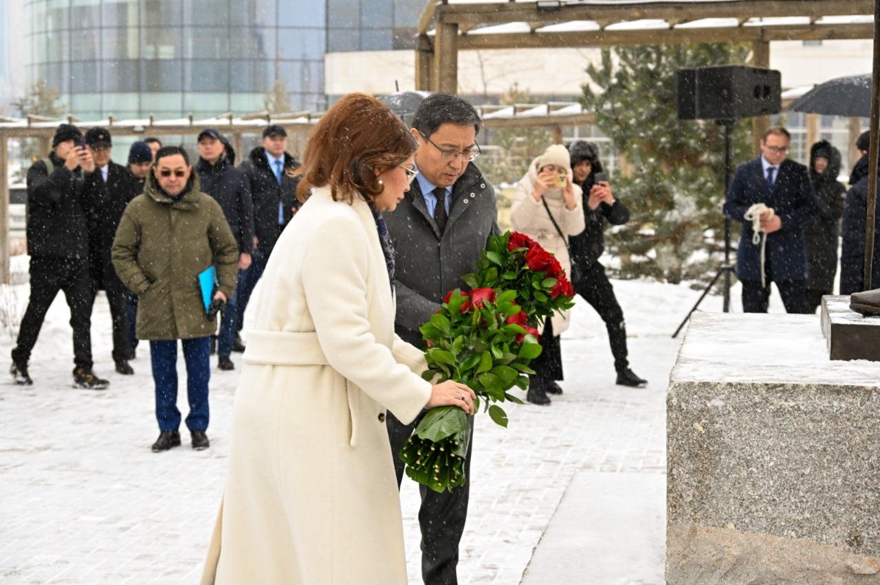 Kazakistan’ın Almatı şehrinde Atatürk heykeli törenle açıldı