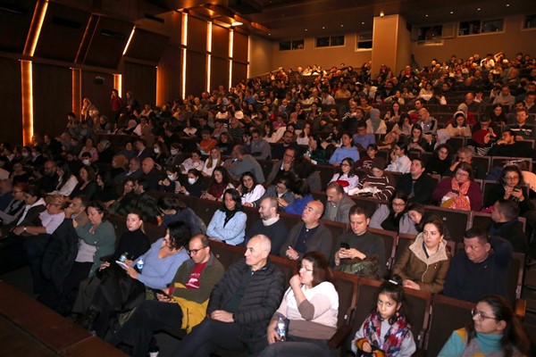 Eskişehir Büyükşehir Belediyesi Şehir Tiyatroları, İstanbul’da sahne aldı