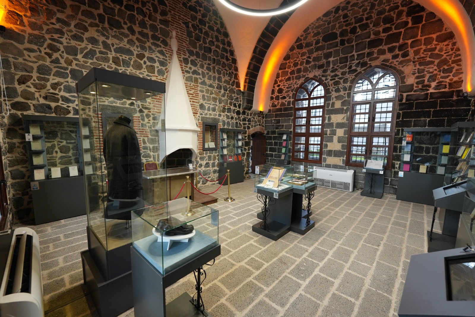 Diyarbakır’da “Sezai Karakoç Kültür ve Edebiyat Evi” açıldı