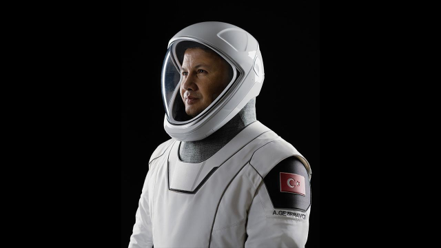 İlk Türk astronot Alper Gezeravcı, Uluslararası Uzay İstasyonu’nda bitki deneyine başladı