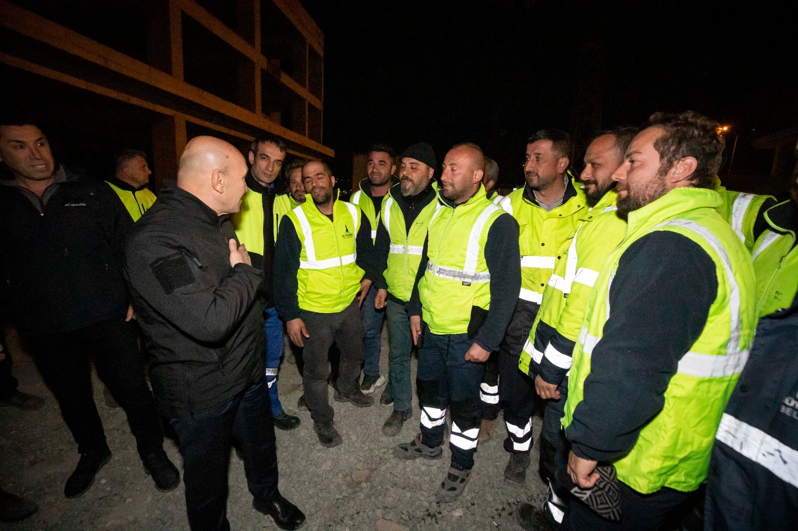 İzmir, afet bölgesiyle dayanışmayı sürdürüyor