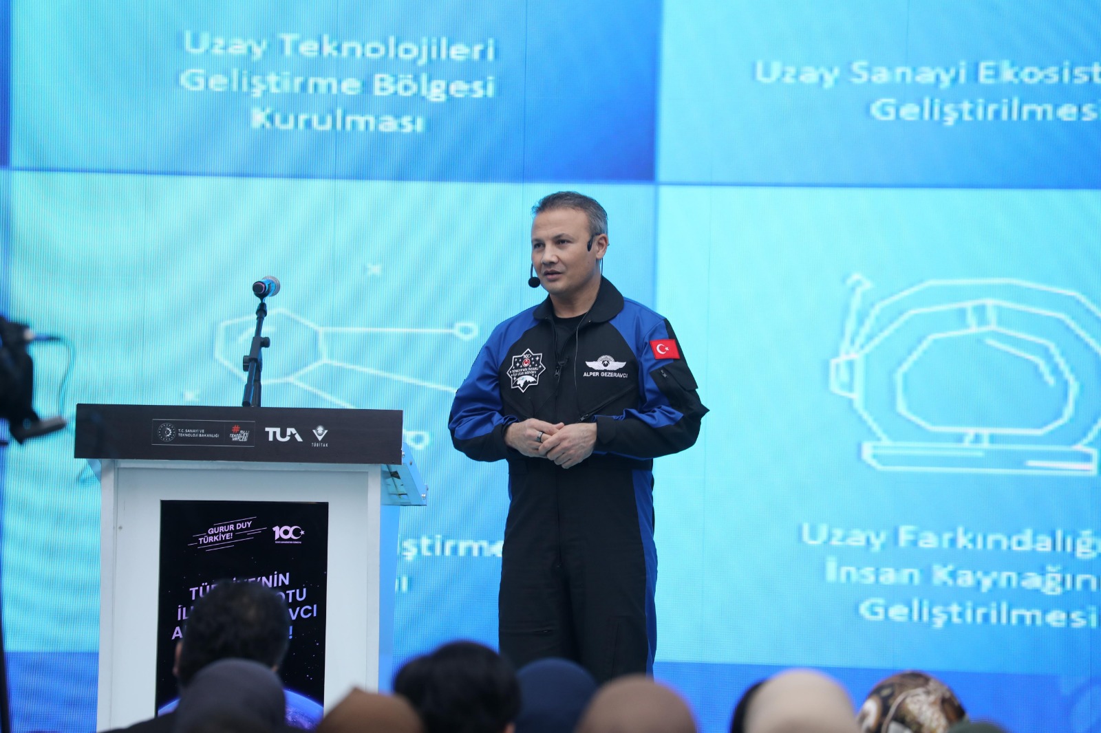 Alper Gezeravcı, ilk gençlik buluşmasını Konya Bilim Merkezi’nde yaptı