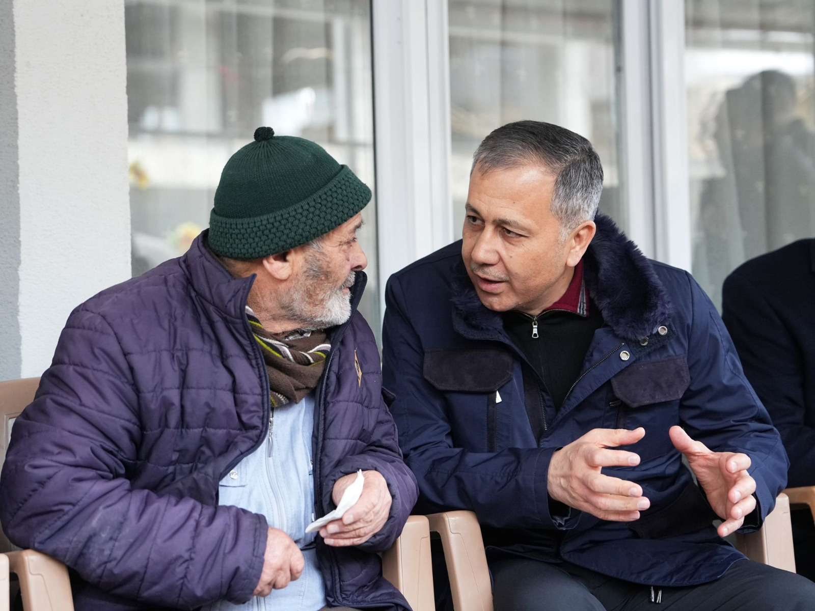 Bakan Yerlikaya’dan Erzincan’daki maden ocağı çalışanlarının ailelerine ziyaret