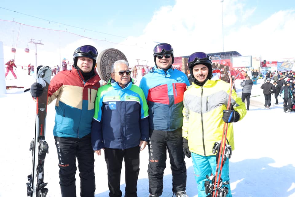 Başkan Büyükkılıç, kayakseverlerle bir araya geldi