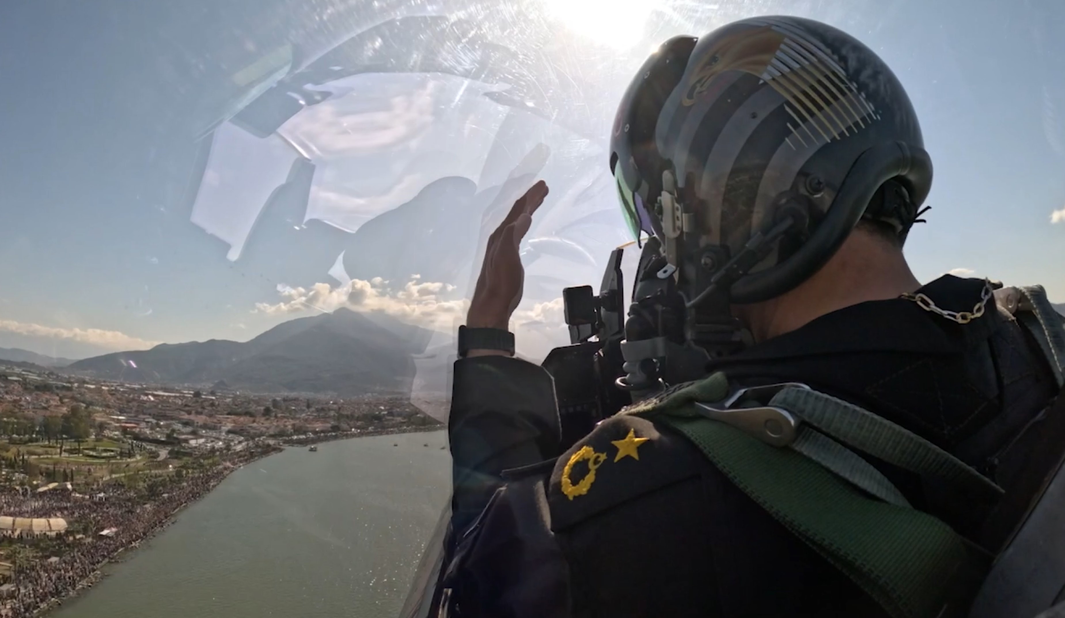 SOLOTÜRK, Şehit Tayyareci Yüzbaşı Fethi Bey’i anma törenlerinde gösteri uçuşu yaptı