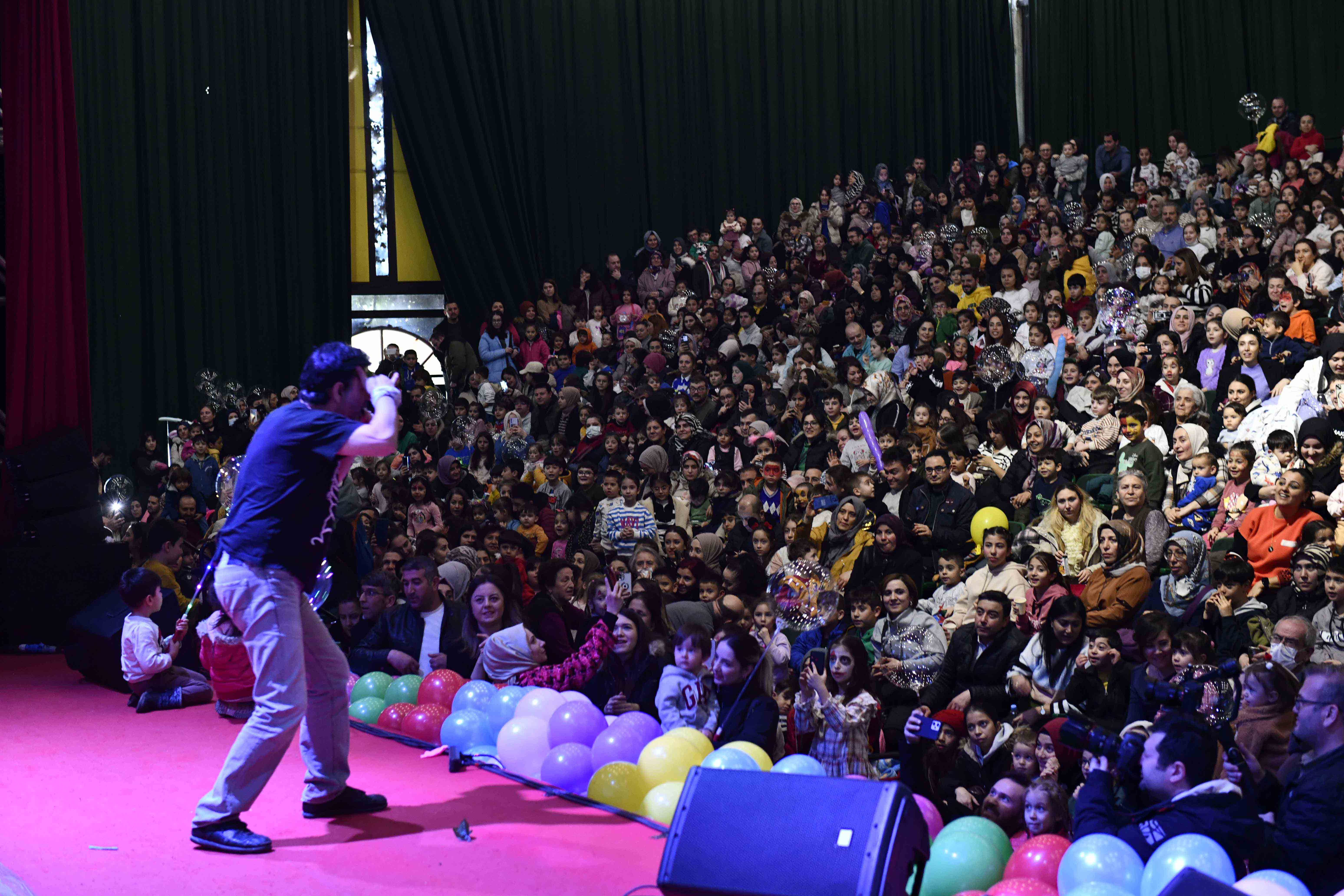 ABB, Geleneksel Yarıyıl Çocuk Festivali’ne ev sahipliği yaptı