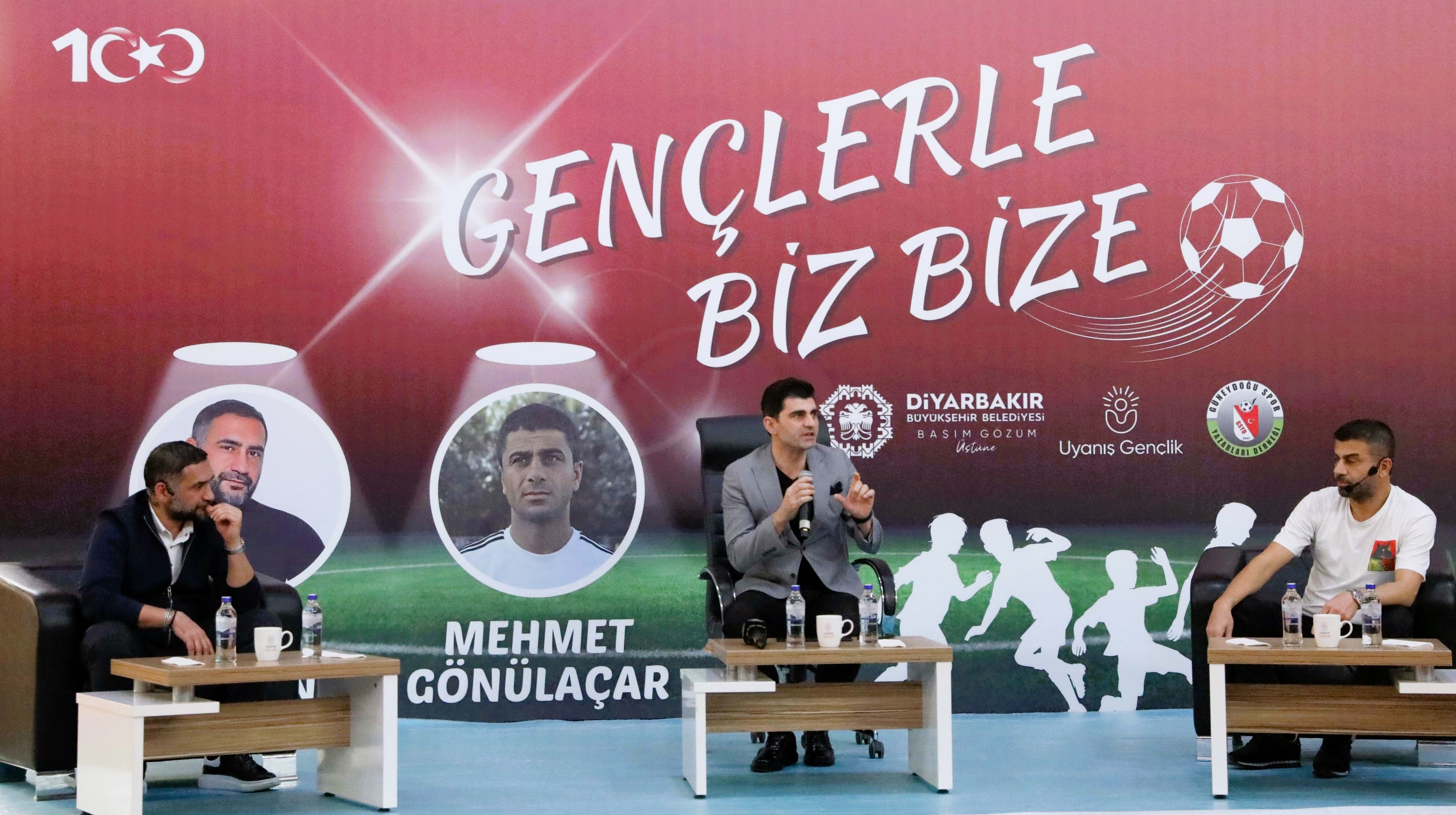 Diyarbakır’da “Gündem Futbol” söyleşisi düzenlendi