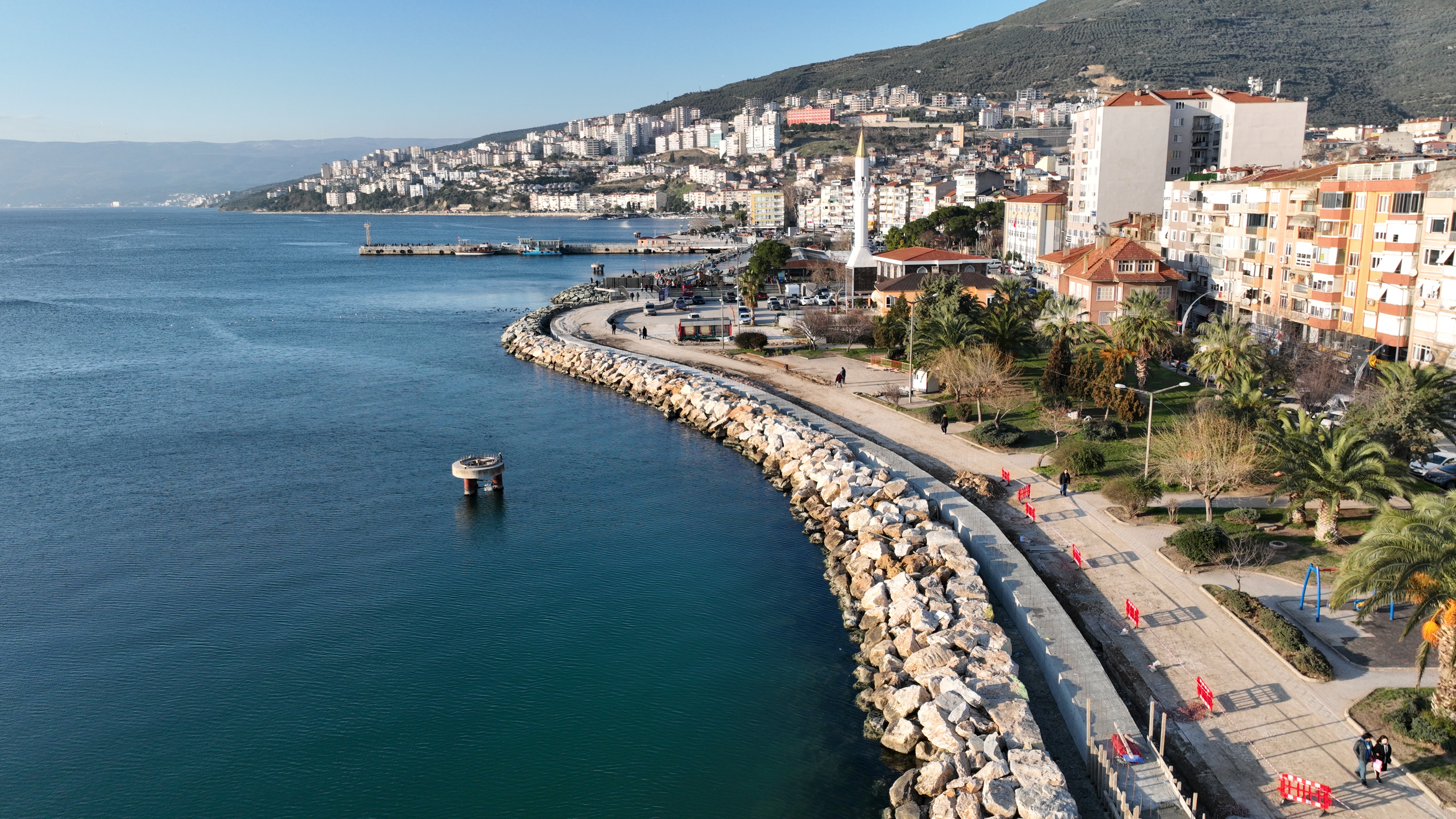 Bursa Büyükşehir, Gemlik’te kıyı koruma çalışmalarını sürdürüyor