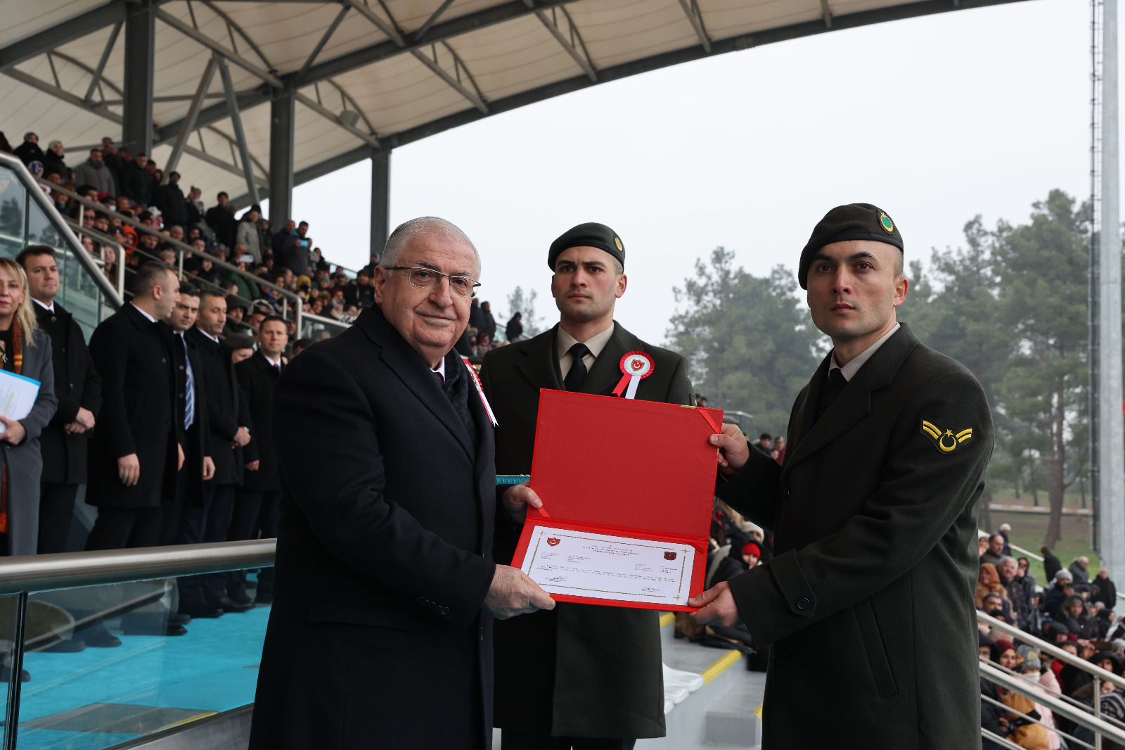 Bakan Güler, ASTTASAK personelinin mezuniyet belgelerini verdi