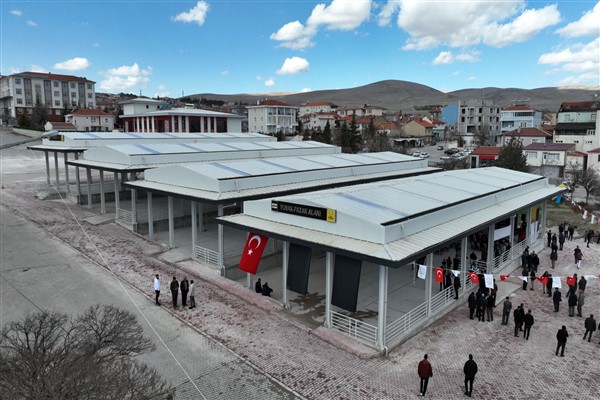 Bakan Göktaş, Konya’da kapalı pazar yerinin açılışını yaptı