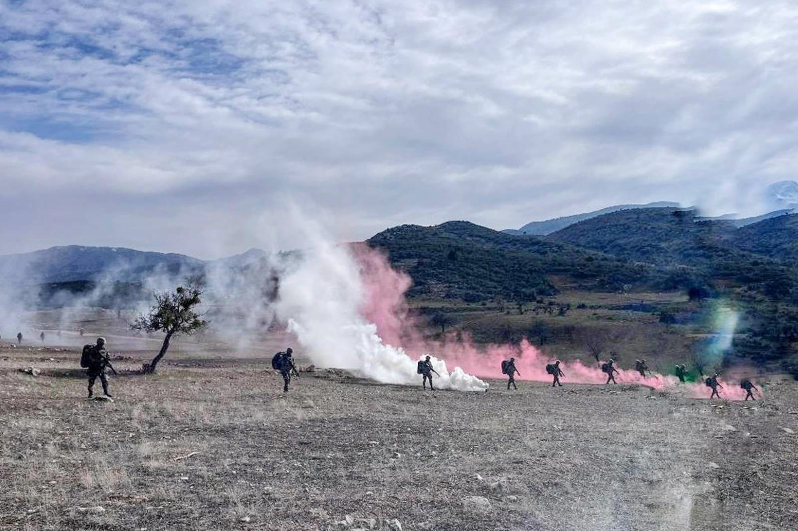 65’inci Dönem Sözleşmeli Er Adaylarının Arazi Tatbikatı gerçekleştirildi