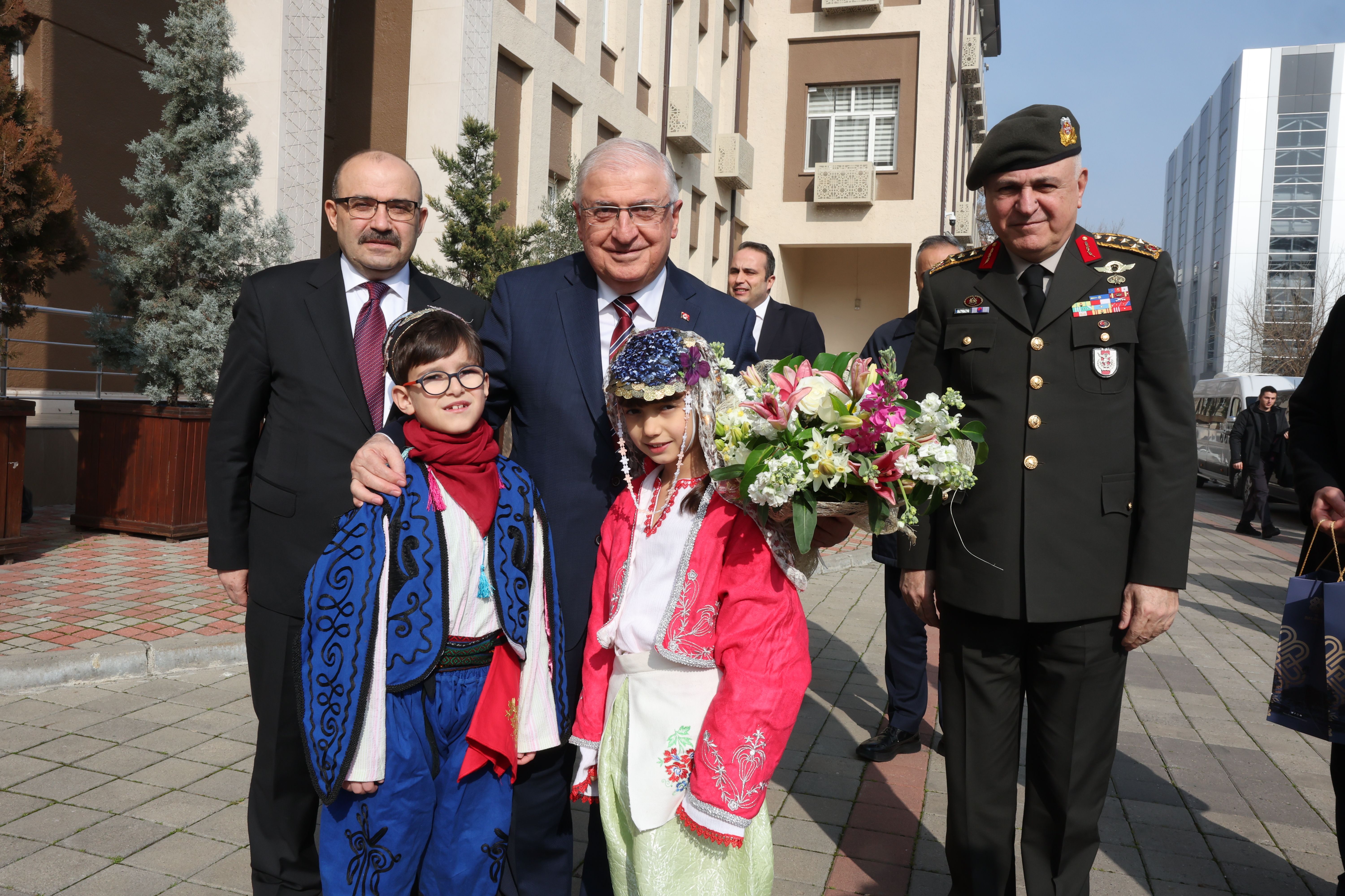 Milli Savunma Bakanı Güler’den Balıkesir Valiliği’ne ziyaret