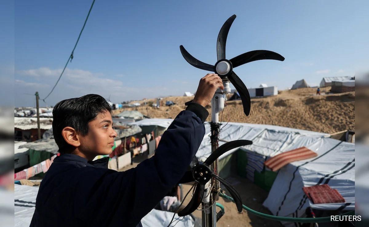 “Gazzeli Newton” icadıyla mülteci kampını aydınlatıyor