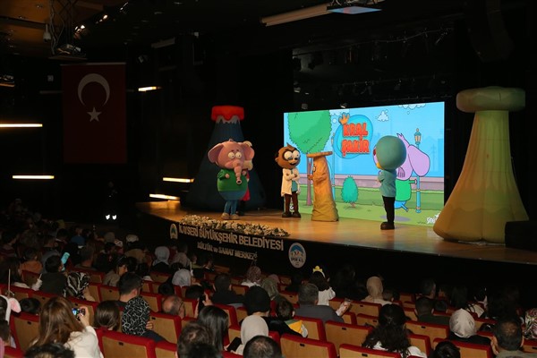 Kayseri’de “Kral Şakir Kapadokya Macerası” tiyatro oyunu seyirci ile buluştu