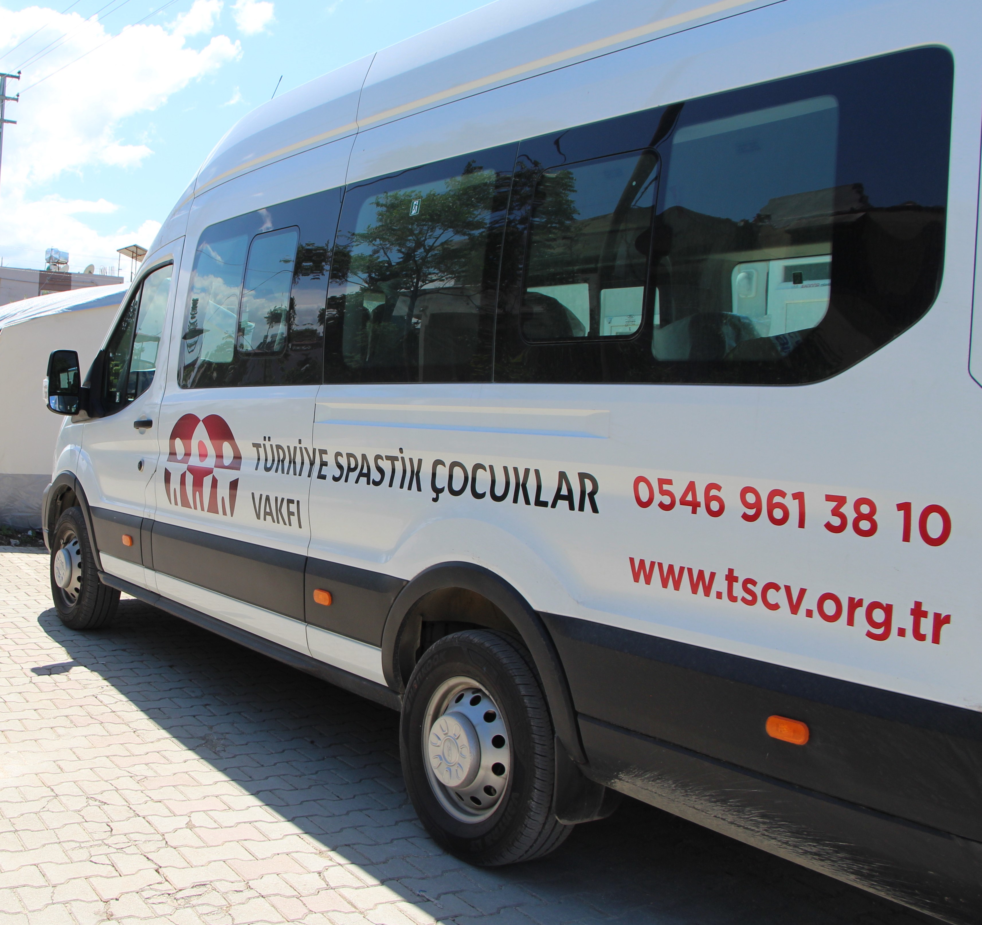 Türkiye Spastik Çocuklar Vakfı, deprem bölgesindeki engelli bireylere desteğini sürdürüyor
