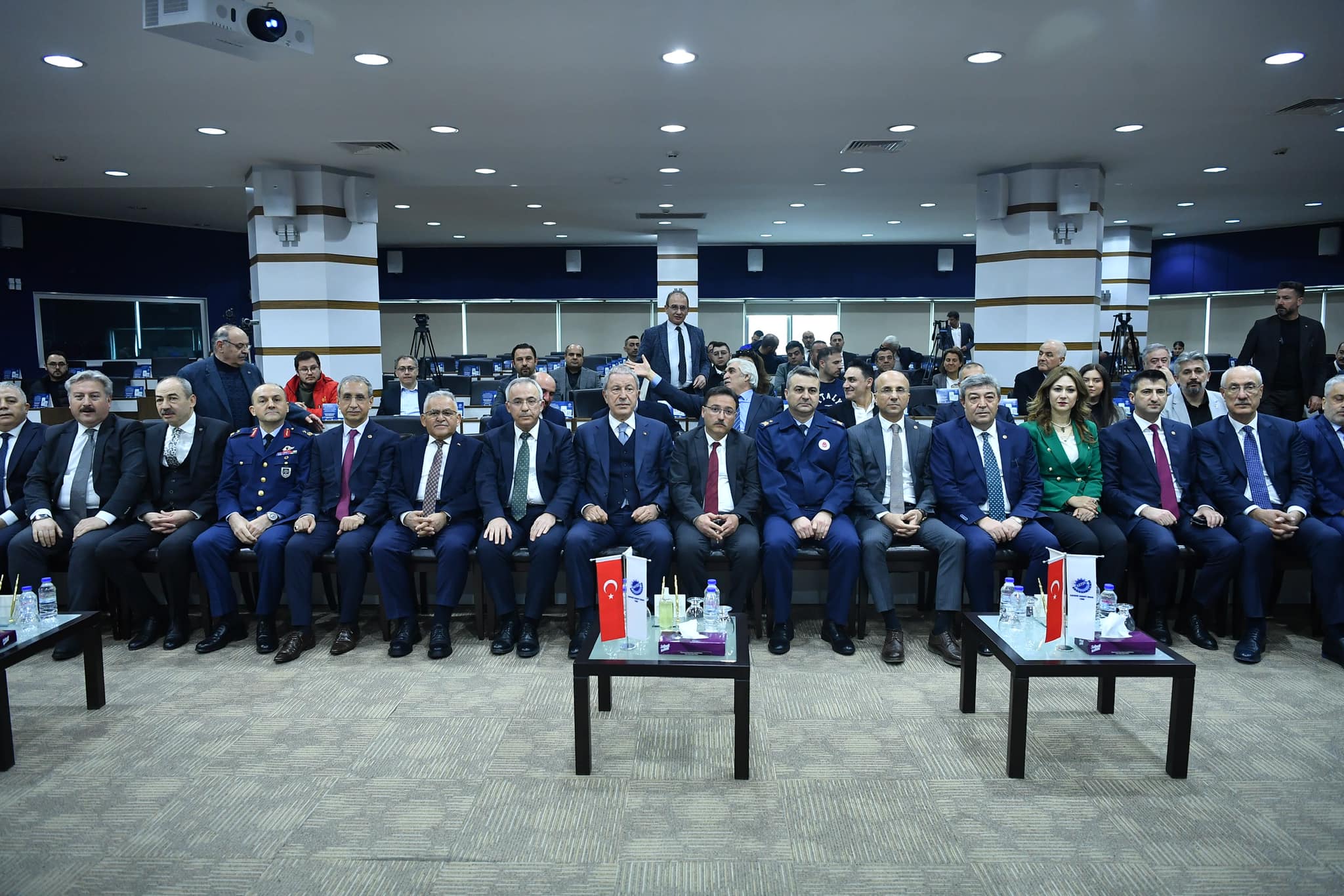 Başkan Büyükkılıç “Kayseri’de Savunma Sanayi” konulu istişare toplantısına katıldı