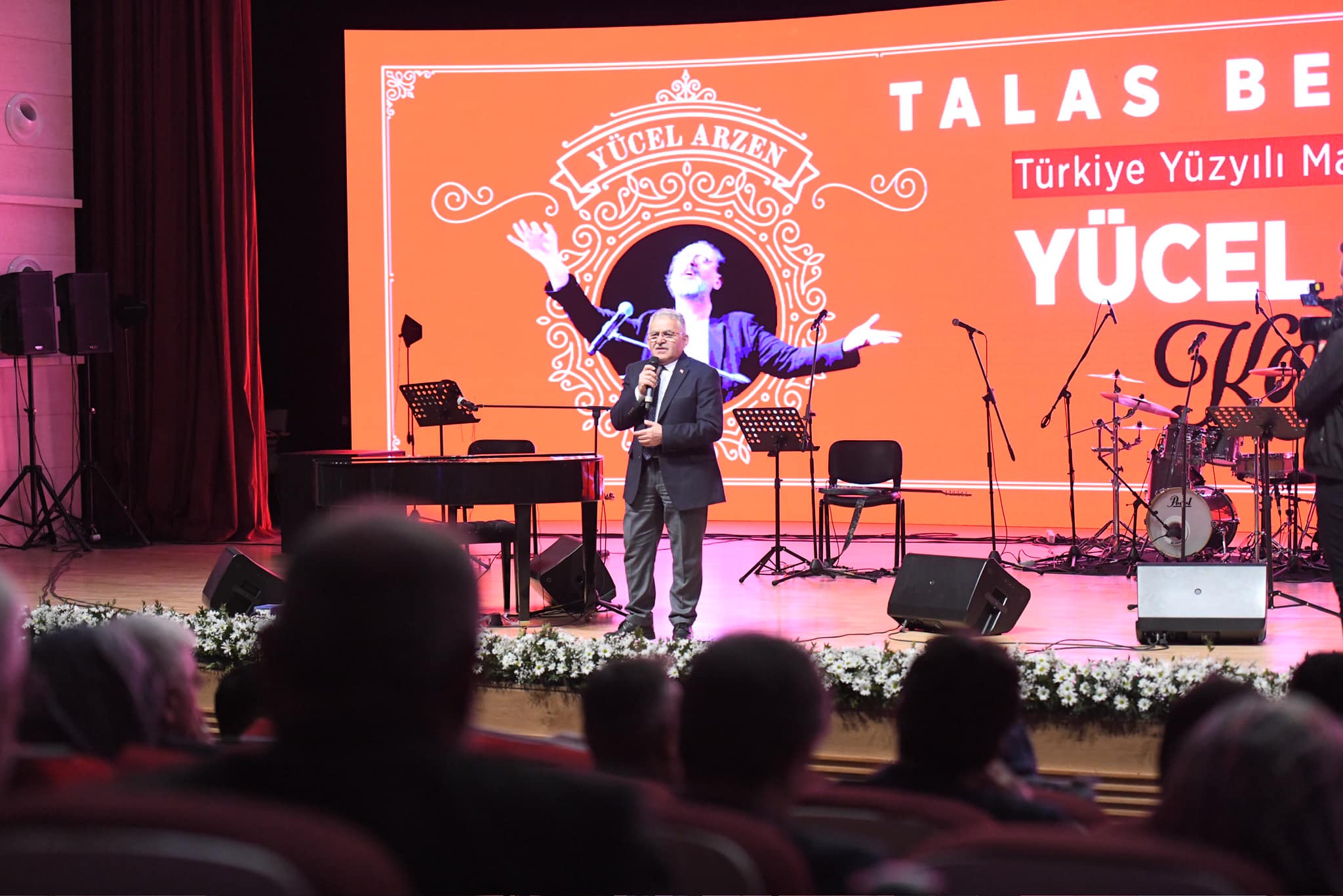 Başkan Büyükkılıç, Türkiye Yüzyılı Marşı’nın Bestekarı Arzen’in konserine katıldı