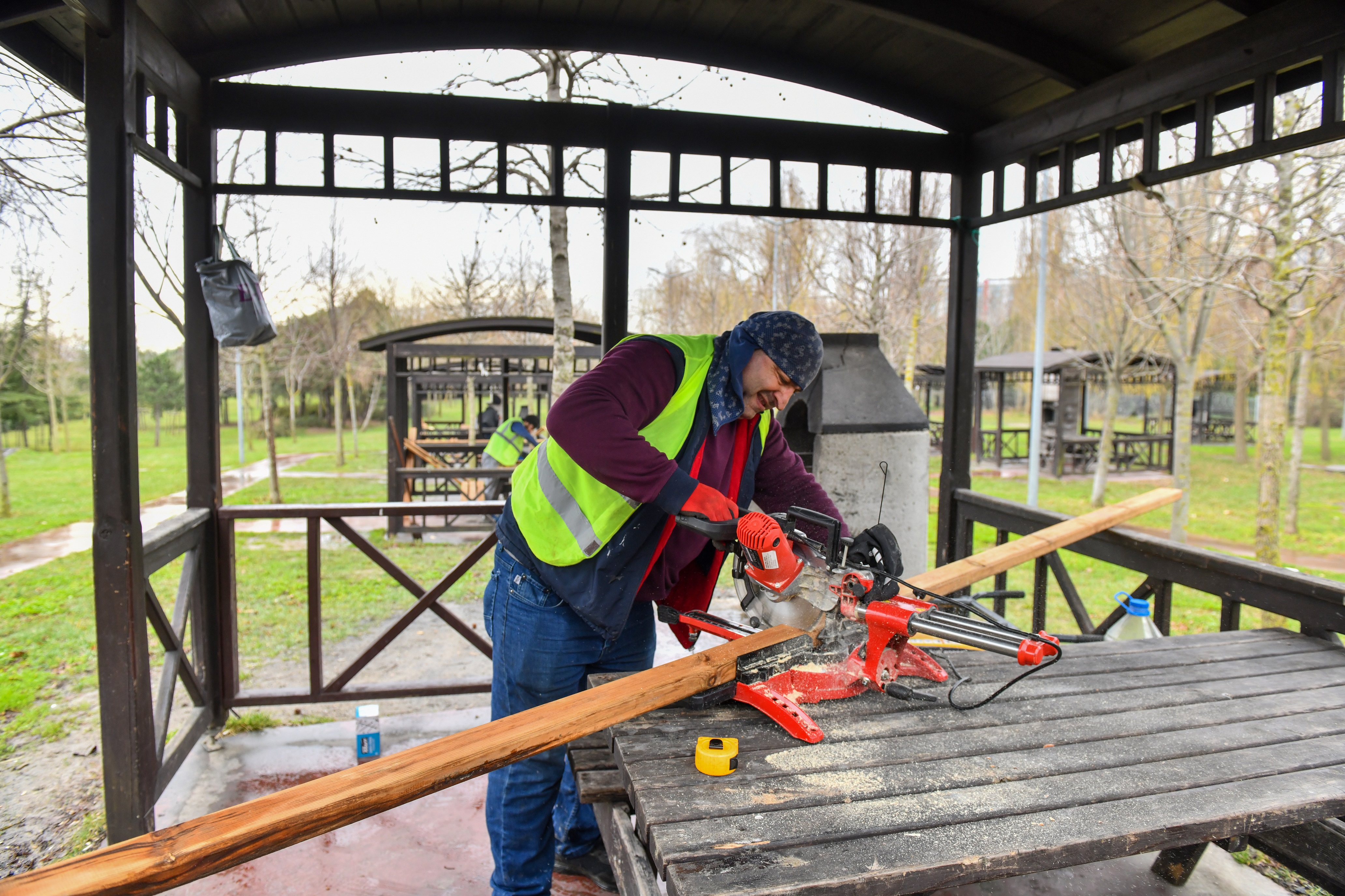 Esenyurt’taki parklarda bakım ve onarım çalışmaları başladı