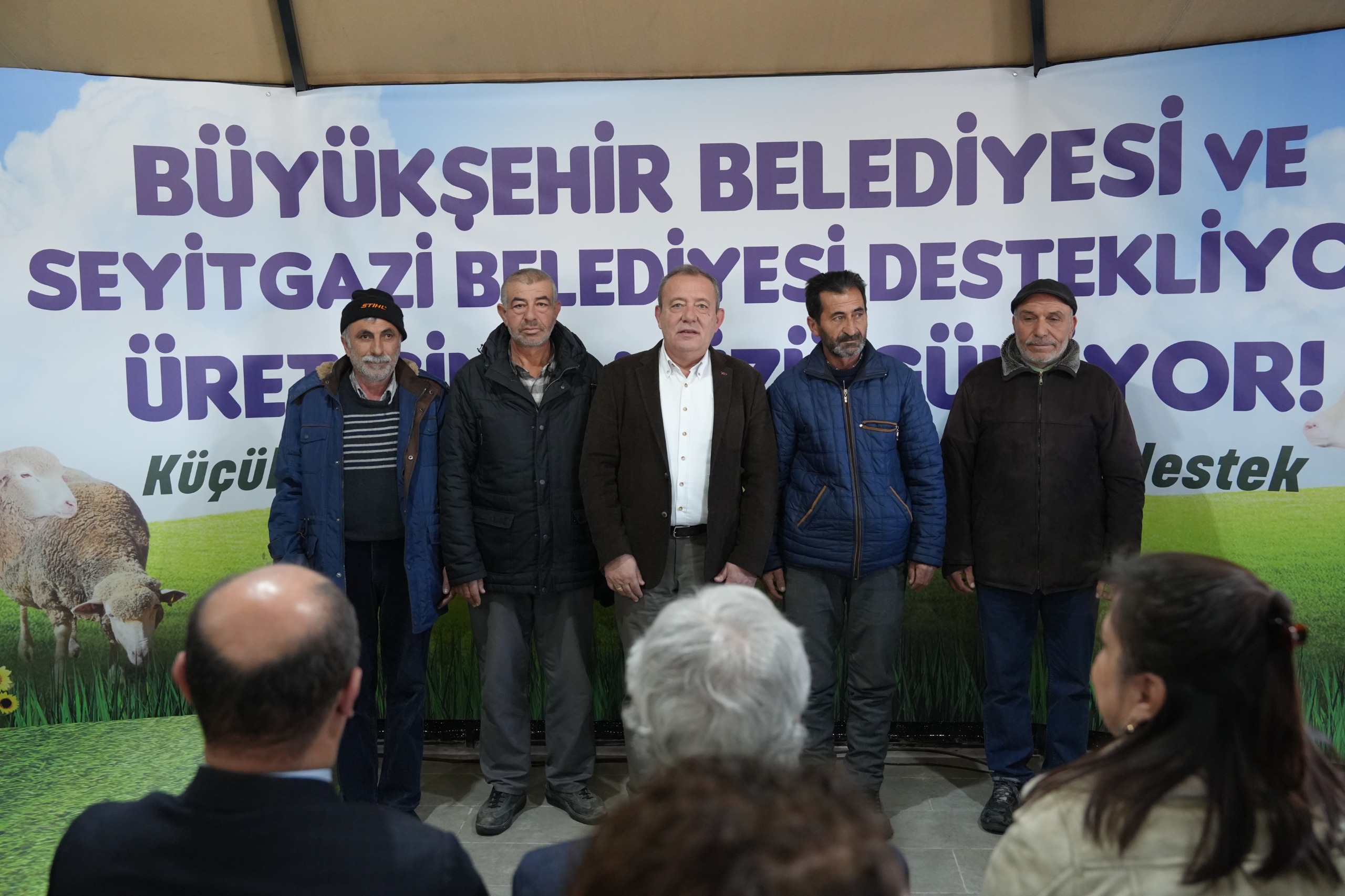 Eskişehir Büyükşehir’den küçük çiftçilere küçükbaş hayvan desteği