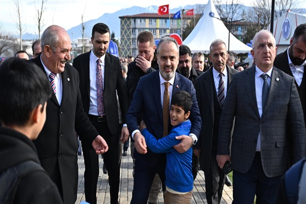 Bursa’da Teoman Özalp Parkı, yenilenerek hizmete açıldı