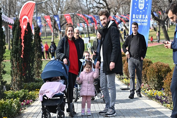 Bursa’da Teoman Özalp Parkı, yenilenerek hizmete açıldı