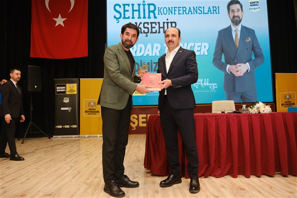 Başkan Altay, Akşehir’de düzenlenen şehir konferansları’na katıldı