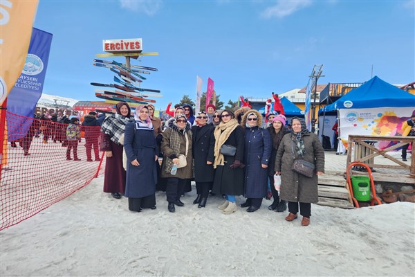 Erciyes’e hiç çıkma şansı olmamış 60 kişi Erciyes Kayak Merkezi’ni ziyaret etti
