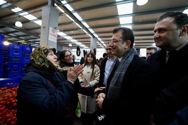 İmamoğlu, Pazar esnafını ziyaret etti