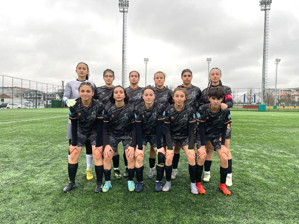 Eskişehir Kadın Futbol Takımı, liderliğini sürdürüyor