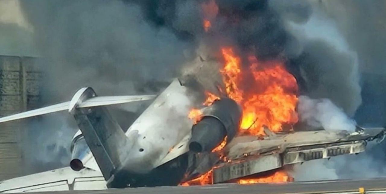 ABD’de küçük yolcu uçağı otoyola düştü