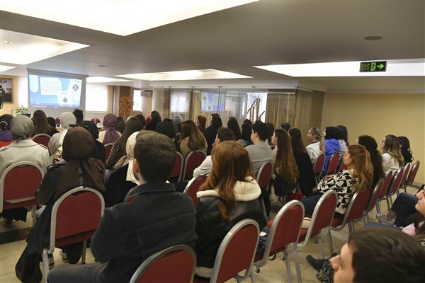 Ankara’da üniversite öğrencileri için kariyer günleri programı düzenledi