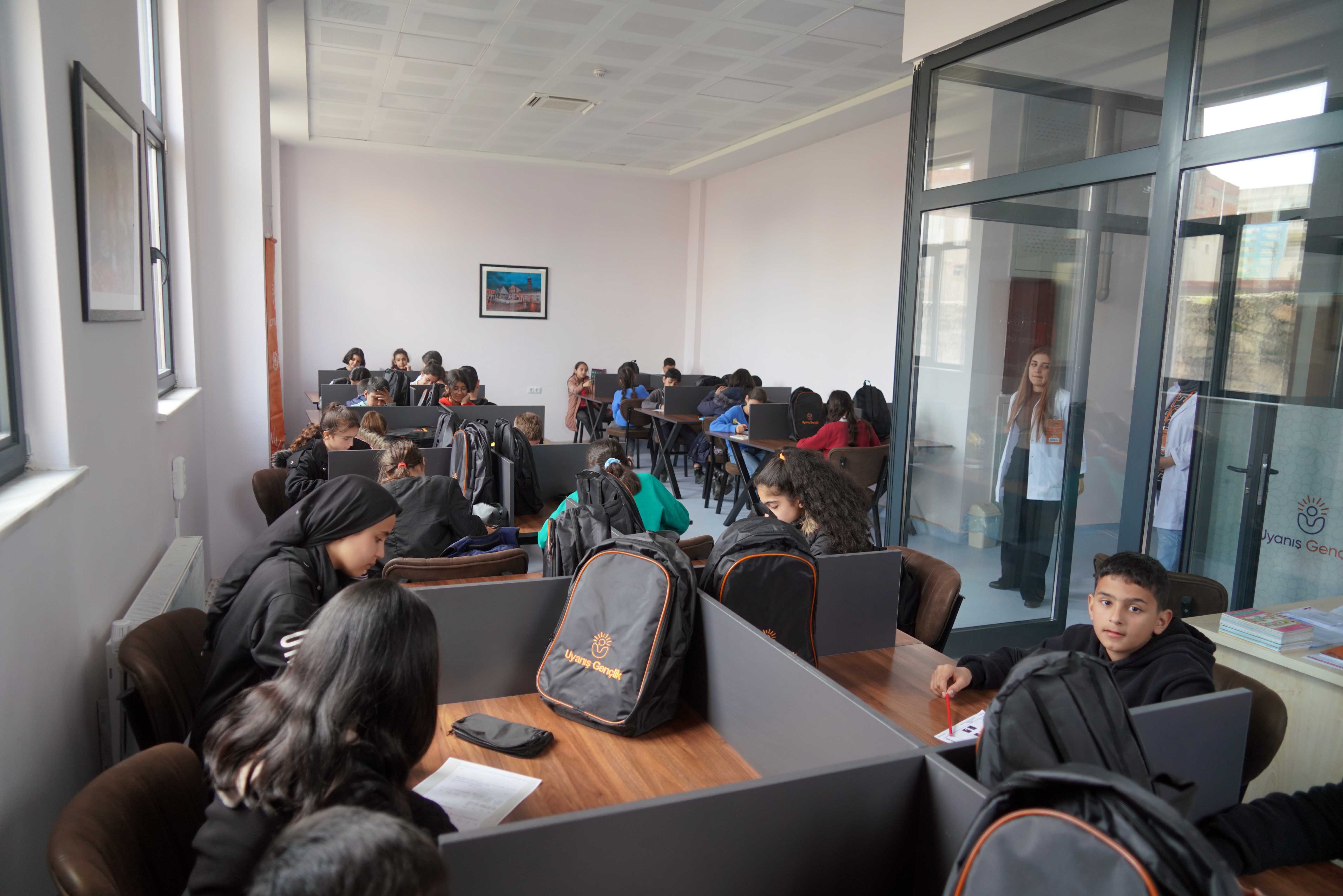 Diyarbakır’da Kutbettin Arzu Bilgi Evi ve Akademi Lise açıldı