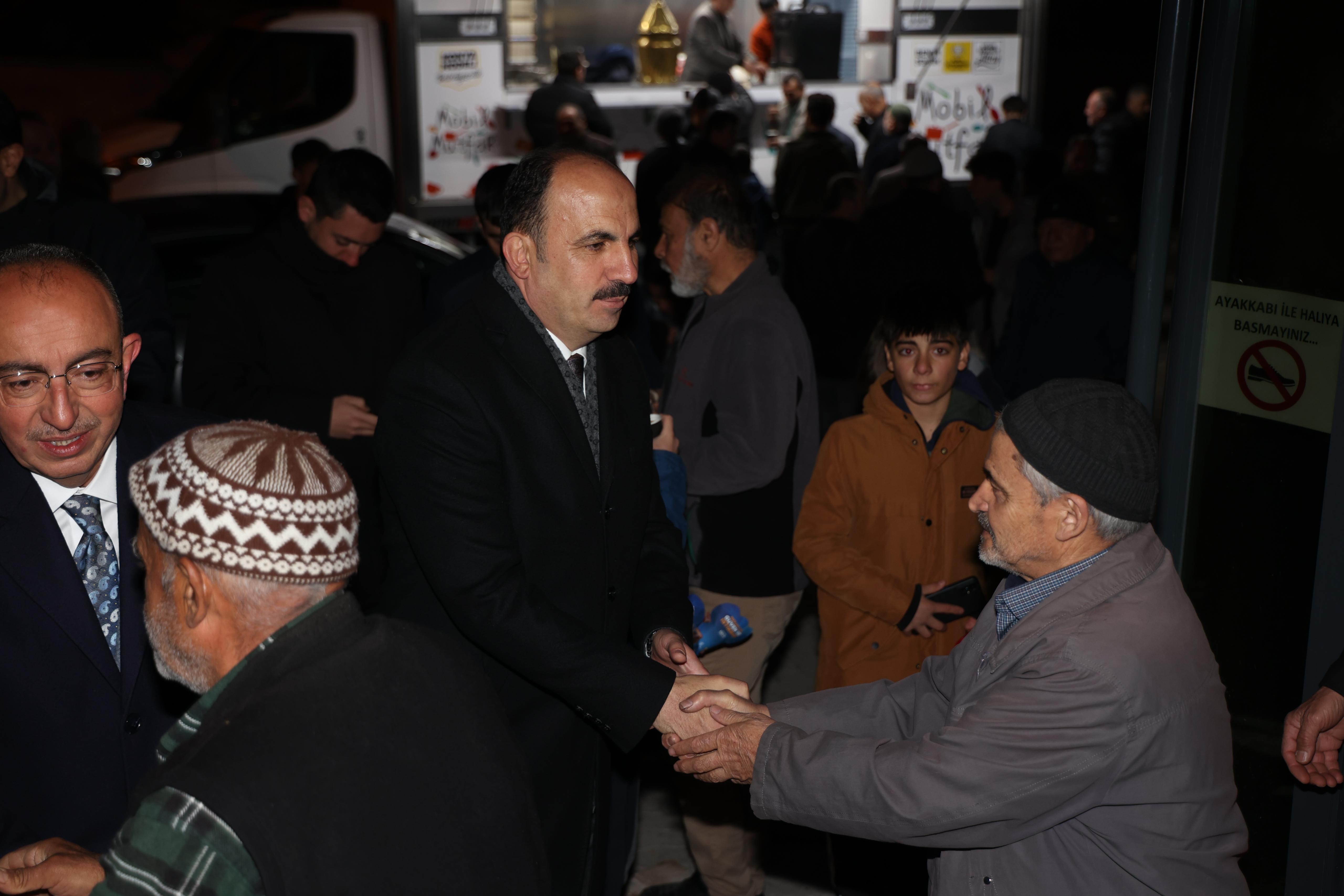 Başkan Altay, Kemerli Çarşı ve Demirci İş Merkezi esnafını ziyaret etti
