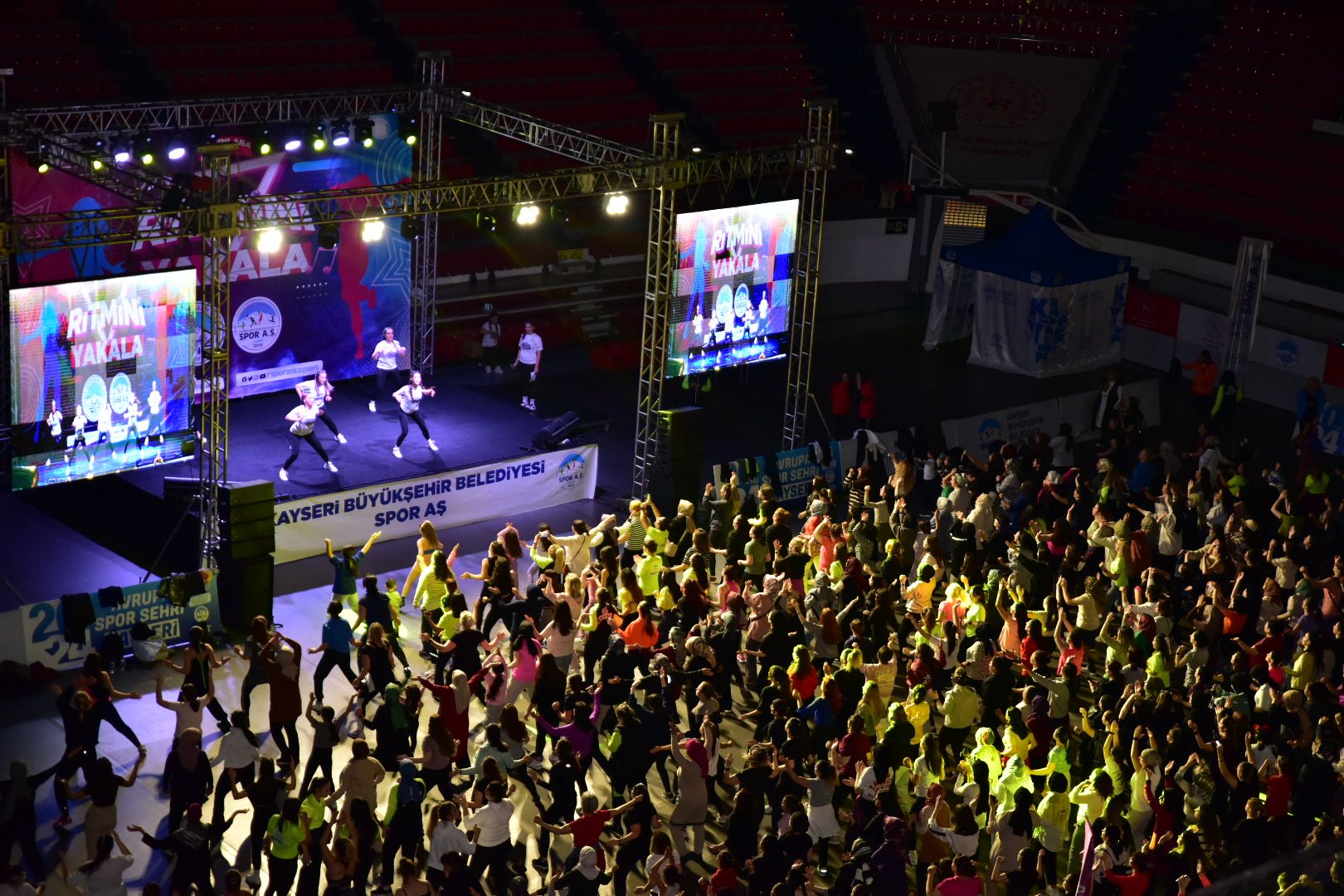 Kayseri Büyükşehir, bin kadın sporseverle “Ritmini Yakala” etkinliği düzenledi
