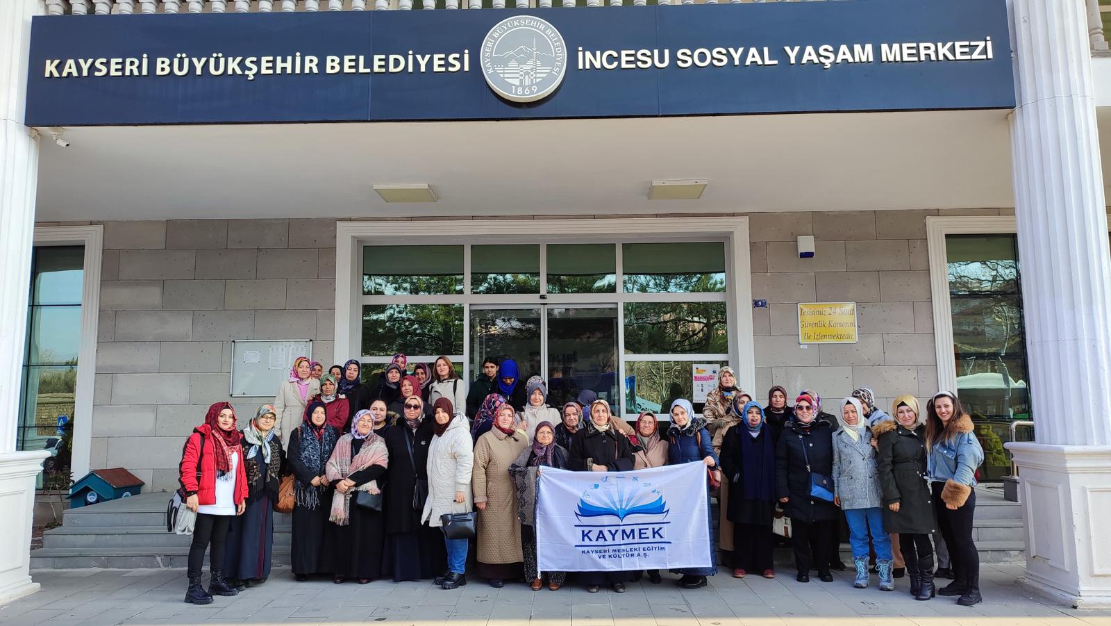 KAYMEK, Erciyes’e hiç gitmeyen 45 kadın kursiyer için gezi düzenledi