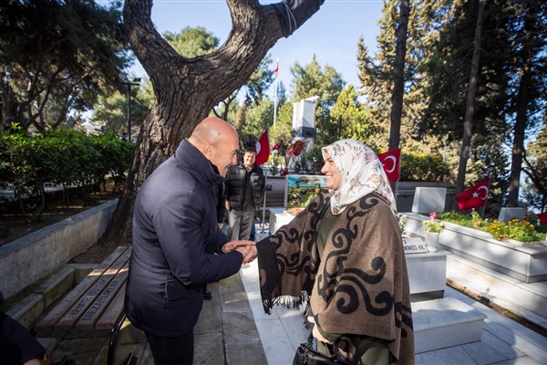 Başkan Soyer, Kadifekale Şehitliği’ndeki törene katıldı