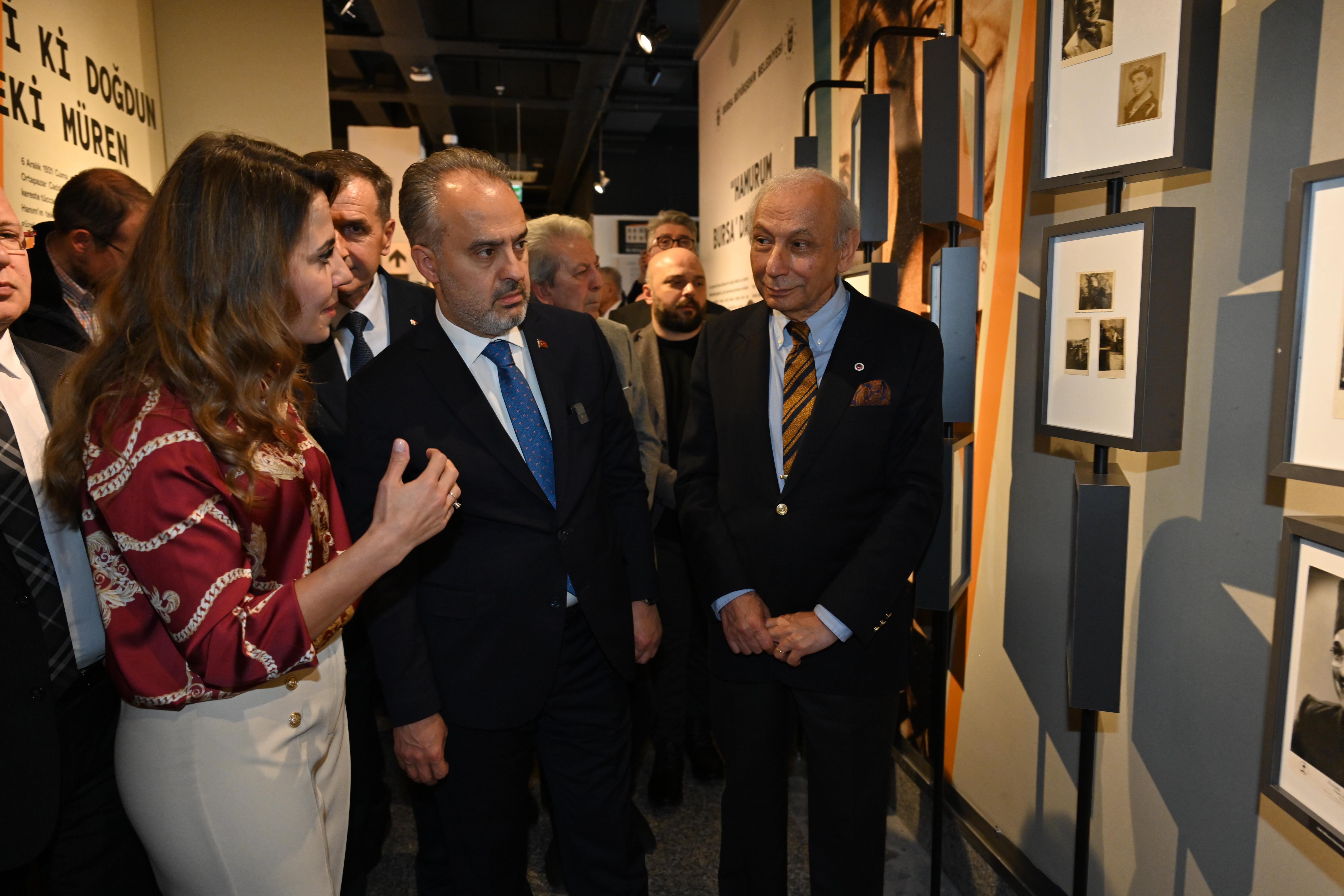 Zeki Müren sergisi, Bursa Kent Müzesi’nde ziyarete açıldı