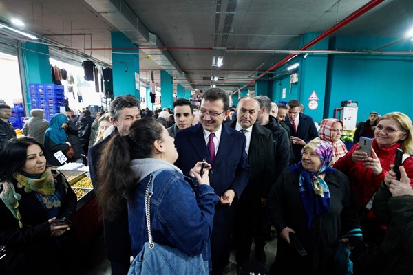 İmamoğlu, Bağcılar’da semt pazarını ziyaret etti