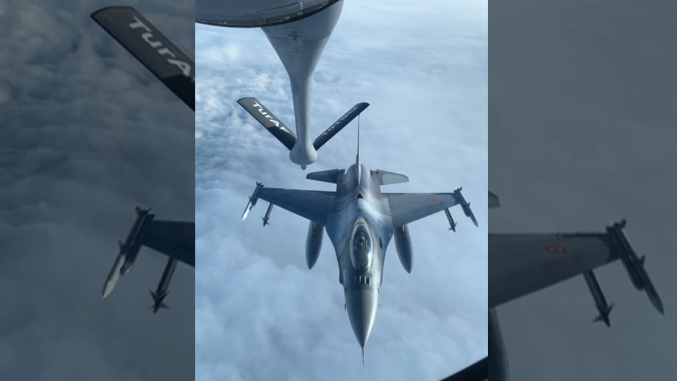 Türk Hava Kuvvetleri Romanya F-16’larına havada yakıt ikmal desteği verdi