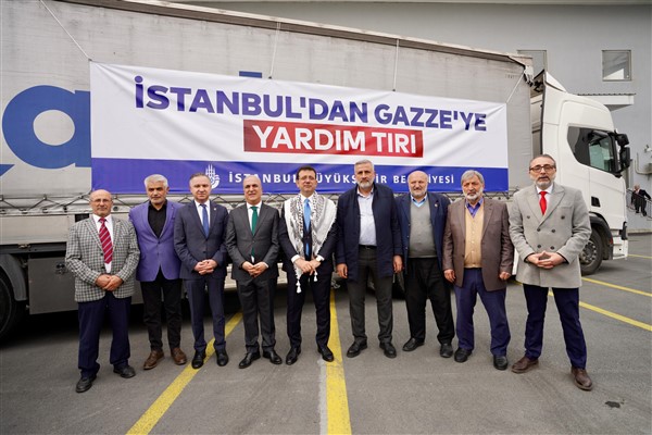 İBB’nin Gazze tırlarını İmamoğlu ve Filistinli öğrenci uğurladı