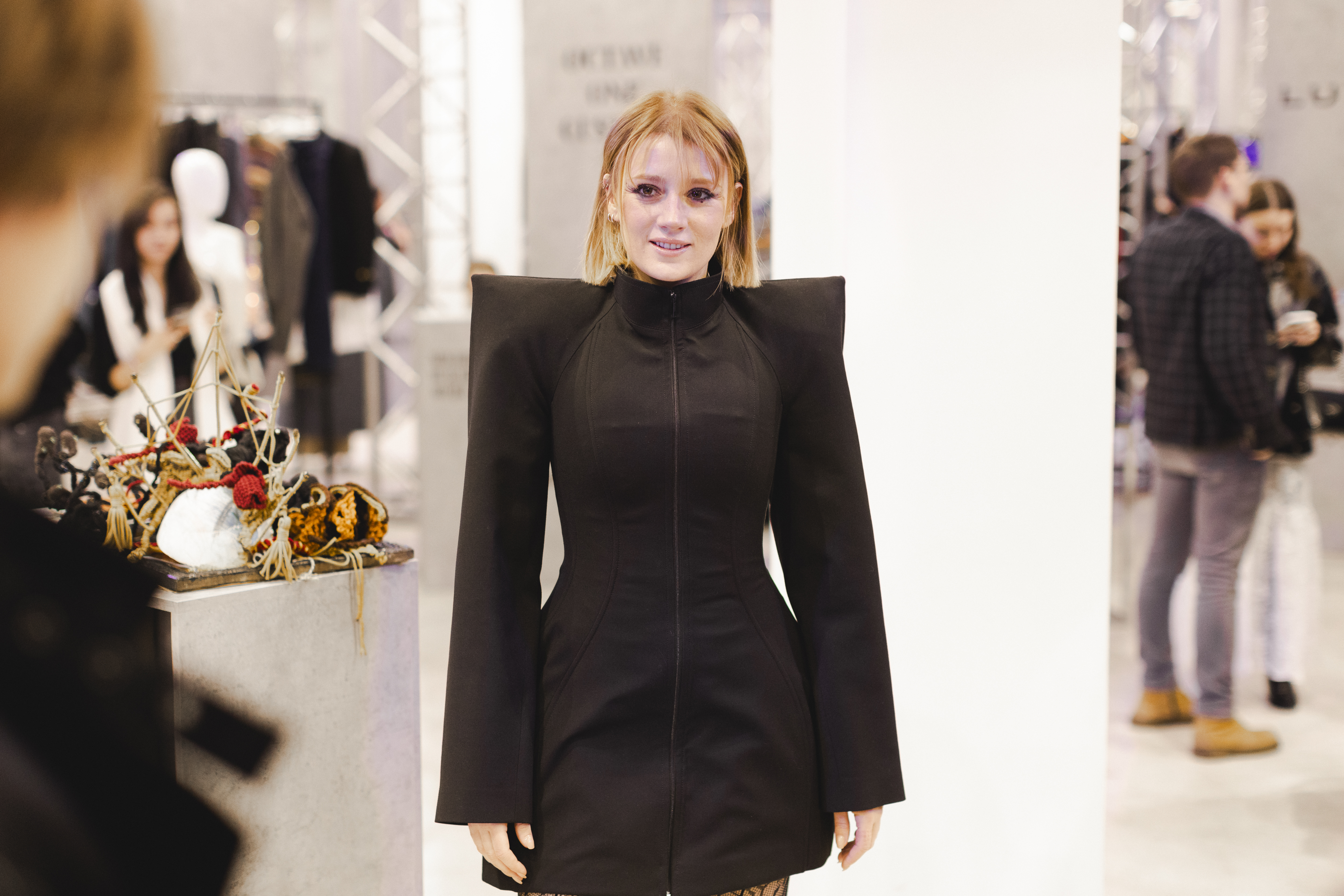 Gizem Karaca, moda dünyasının önemli etkinliklerinden Moscow Fashion Week’e katıldı!