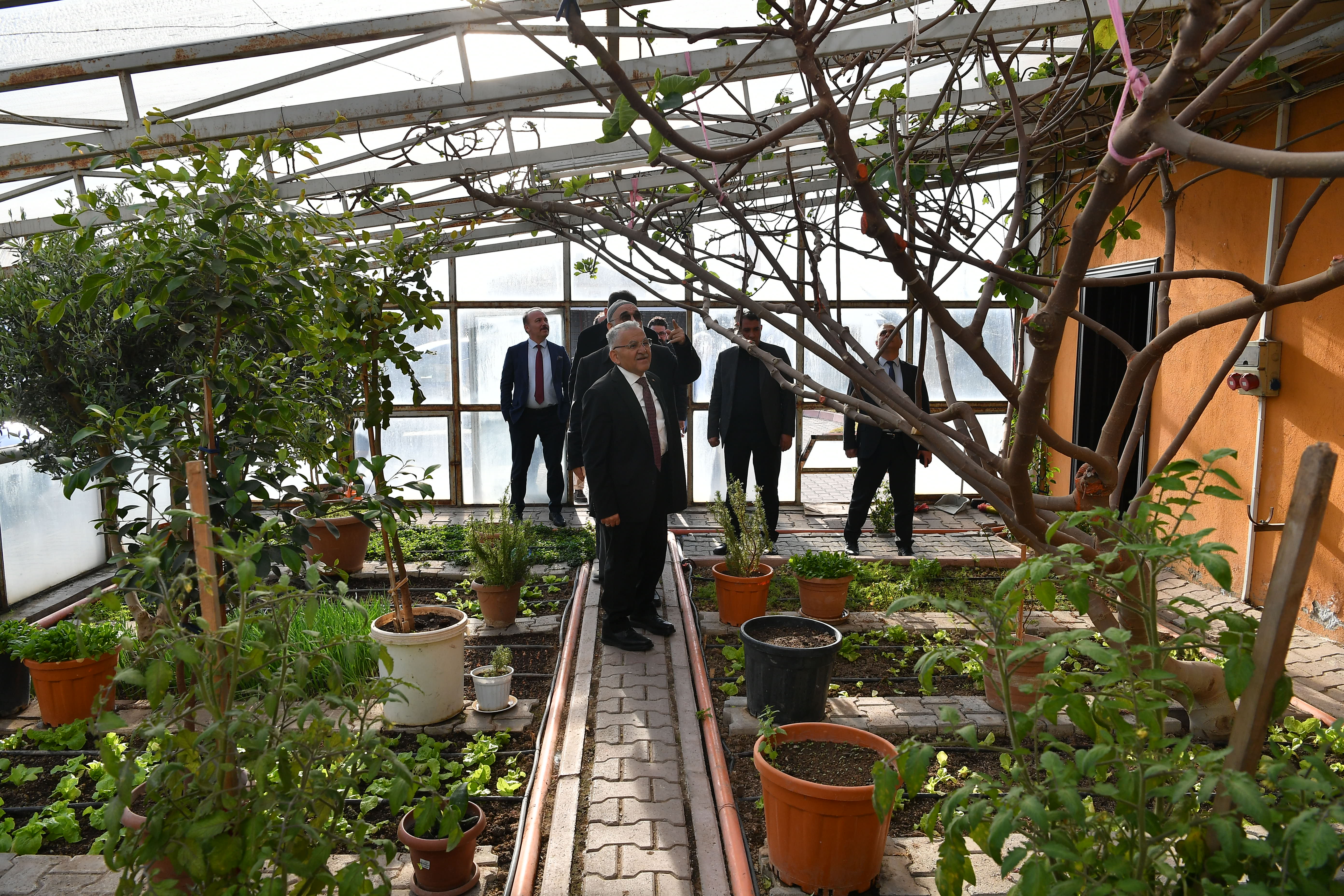 Başkan Büyükkılıç, OSB’de yer alan fabrikaları ziyaret etti