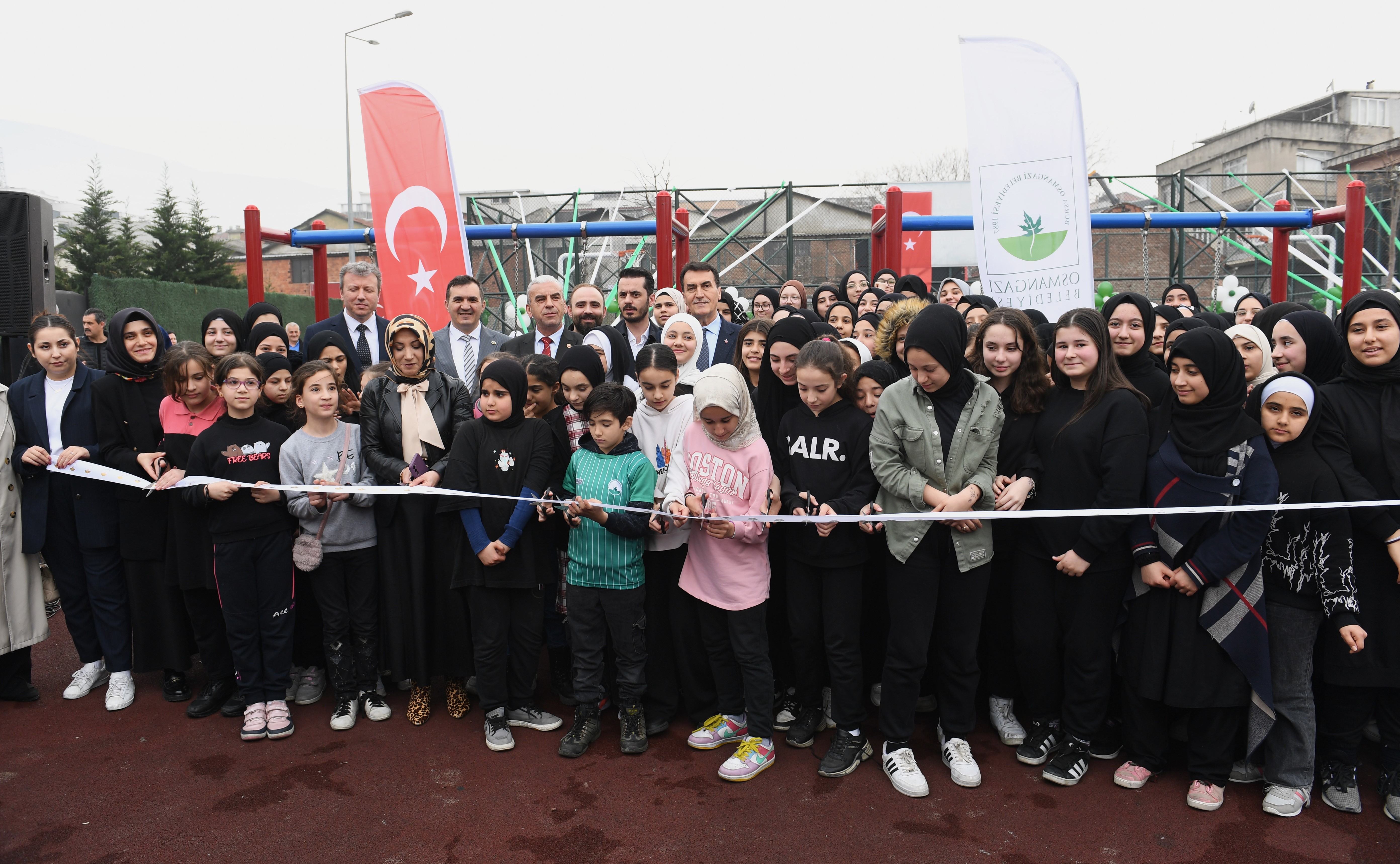 Başkan Dündar: “Mahallelerimizin talepleri neyse yerine getiriyoruz”