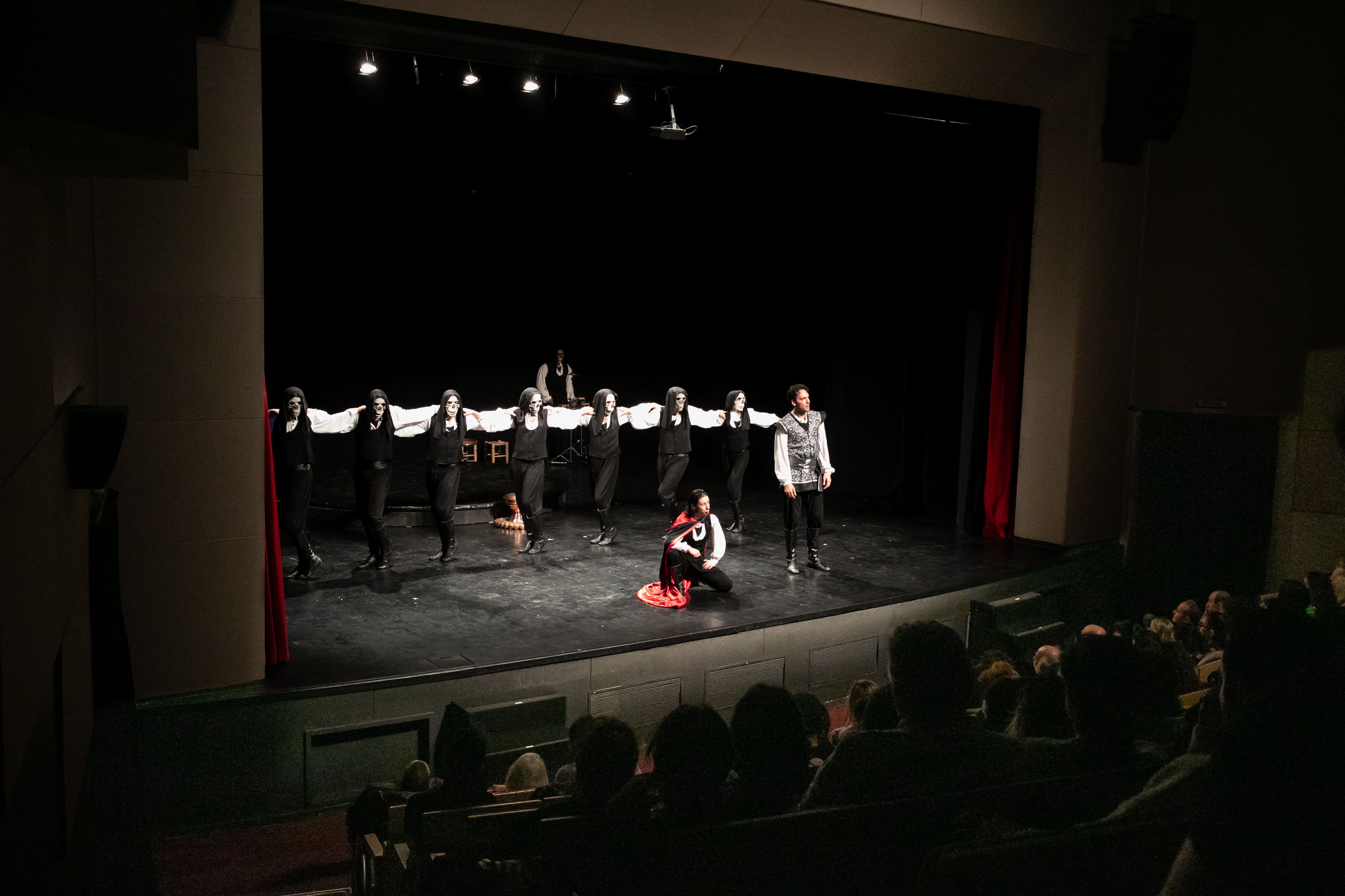 İzmir Şehir Tiyatroları oyuncuları, Nilüfer Tiyatro Festivali’nde seyirci ile buluştu