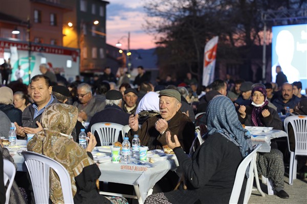Eskişehir Büyükşehir Belediyesi, iftar programlarına devam ediyor
