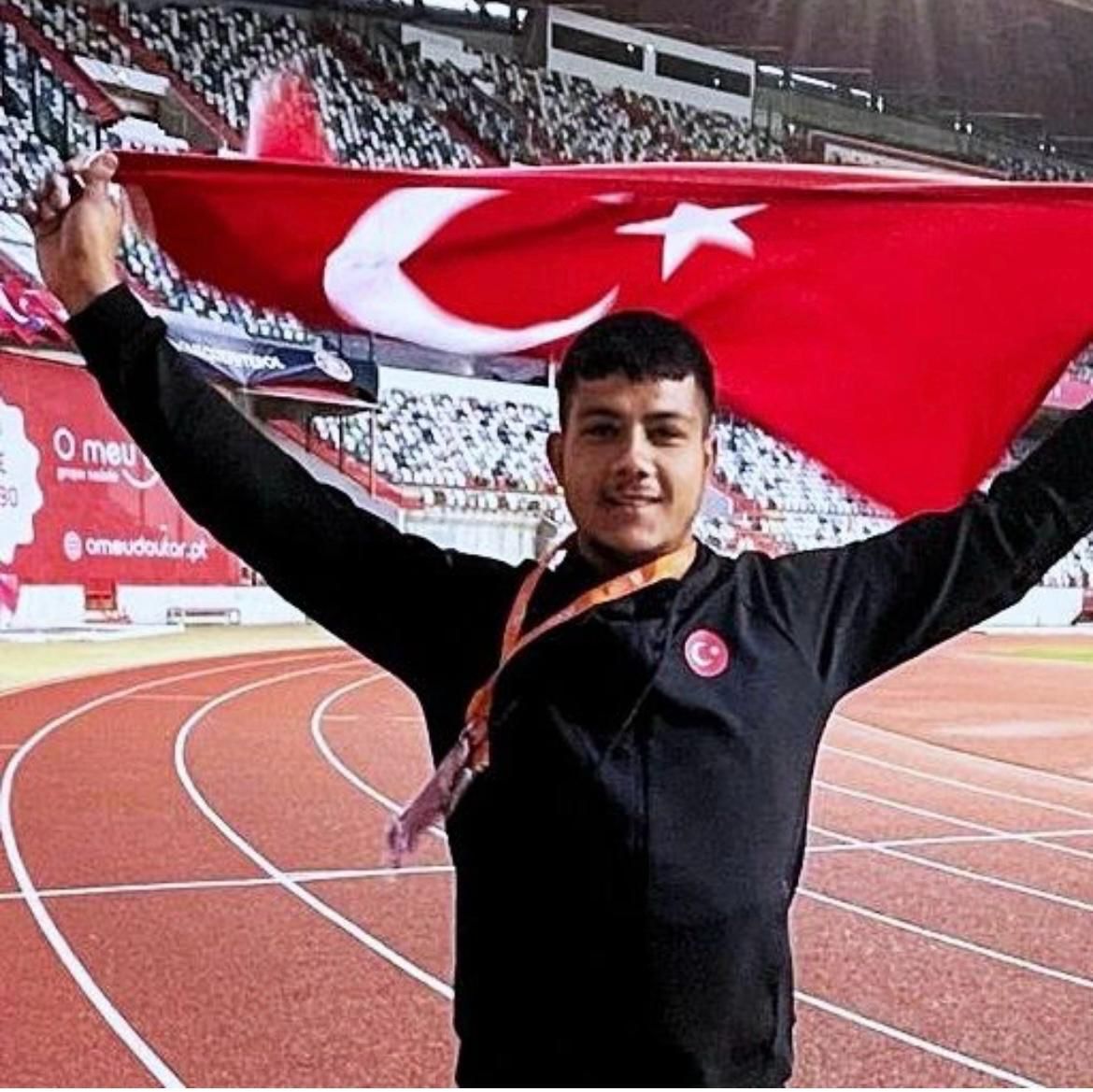 Konya Büyükşehir Belediyespor Atletizm Takımı sporcusundan gümüş madalya