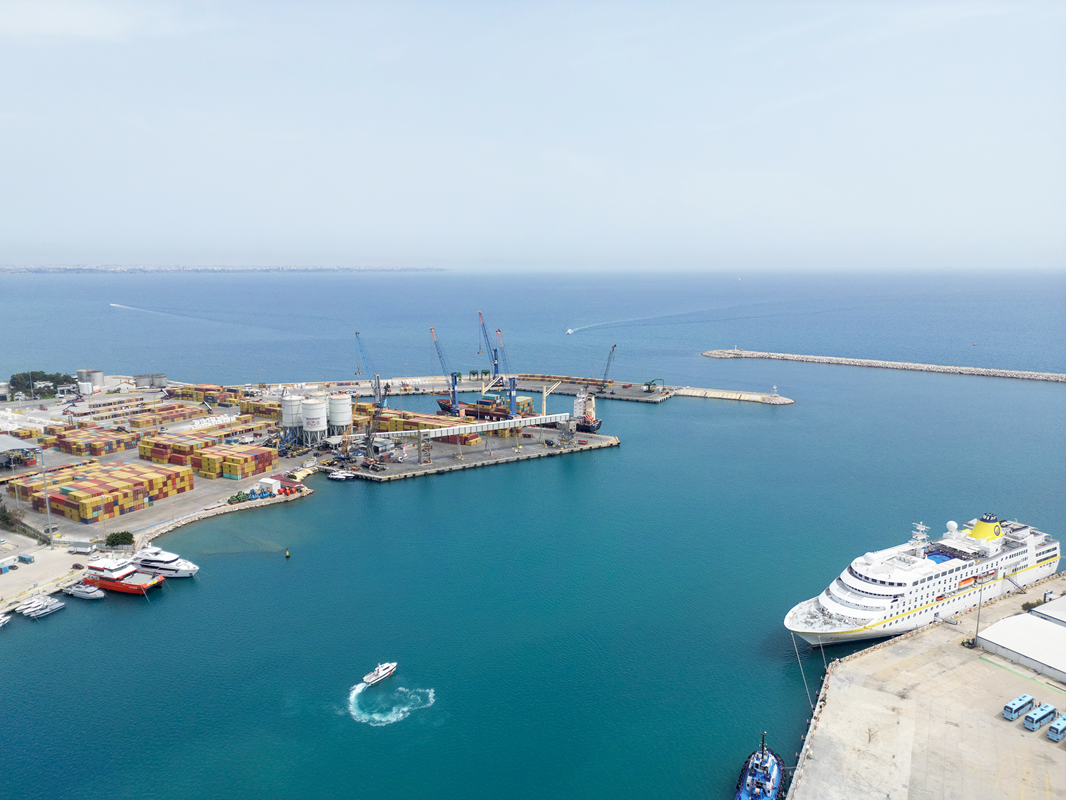 QTerminals Antalya Limanı, yılın ilk kruvaziyer gemisi olan Hamburg’u ağırladı