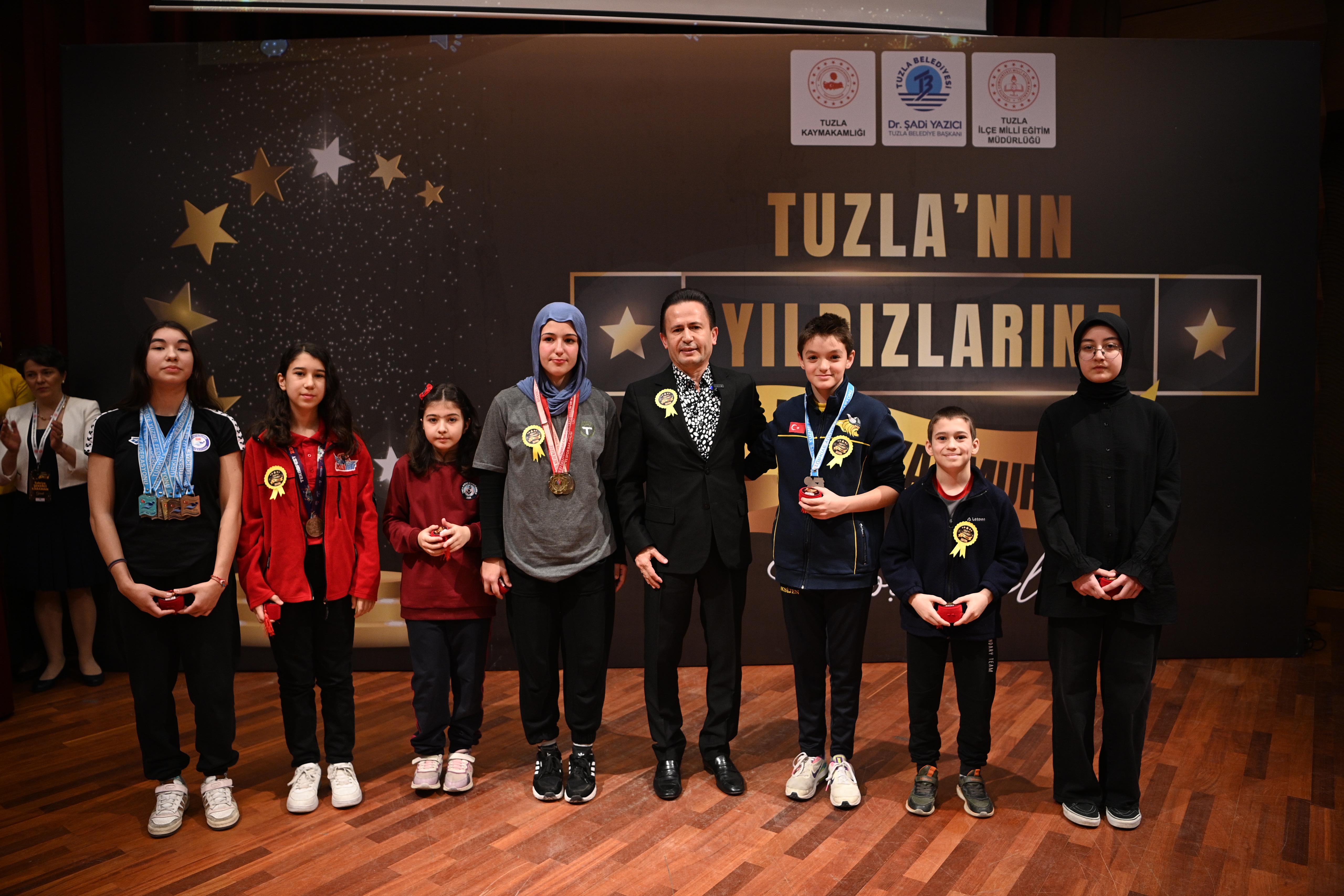 9. Tuzla’nın Yıldızlarına Ödül Yağmuru’nda 104 öğrenci ödüllendirildi